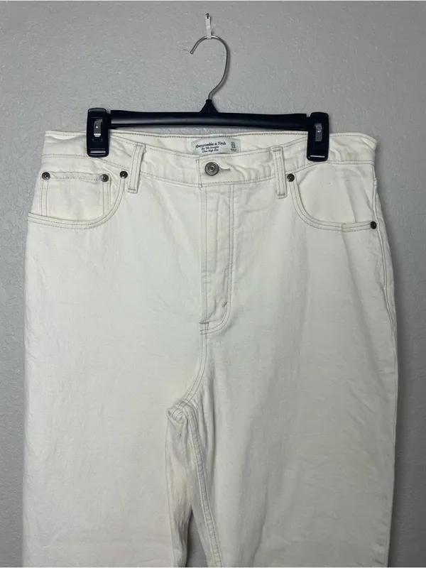 Abercrombie & Fitch 90’s Straight Ultra High Rise Off-White Jeans Size 31L - Image 4
