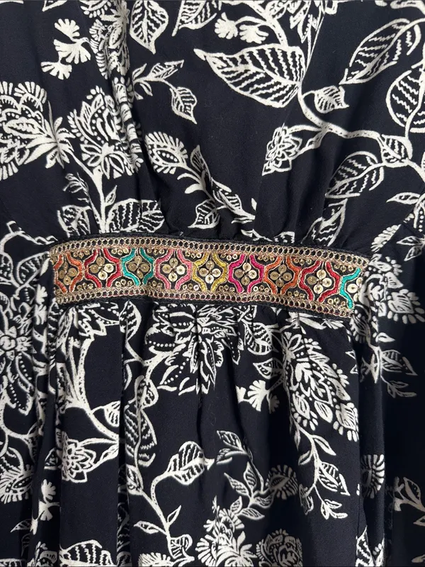 Natura Boho Black-White Floral Print Embroidered Detail Peasant Top/Tunic size M - Image 6