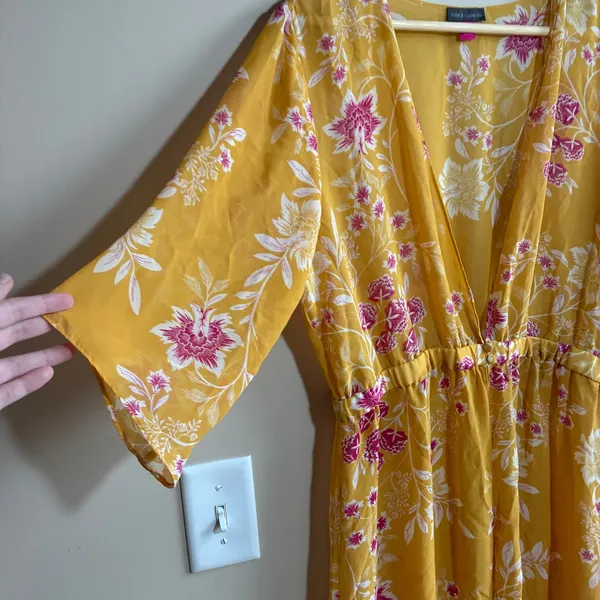 Vince Camuto Floral Sheer V-Neck Midi Dress Medium Yellow Women Flutter Sleeve - Image 3