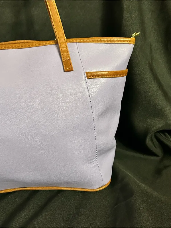 Women’s White & Lavender Tote Bag with Brown Trim & Gold Accent NWT - Image 8