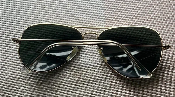Ray-Ban Aviator Sunglasses with Gold Frame - Image 2