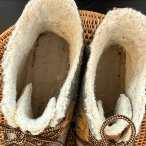 Sorel Gray and Tan Waterproof Boots-‎ insoles missing - Image 7
