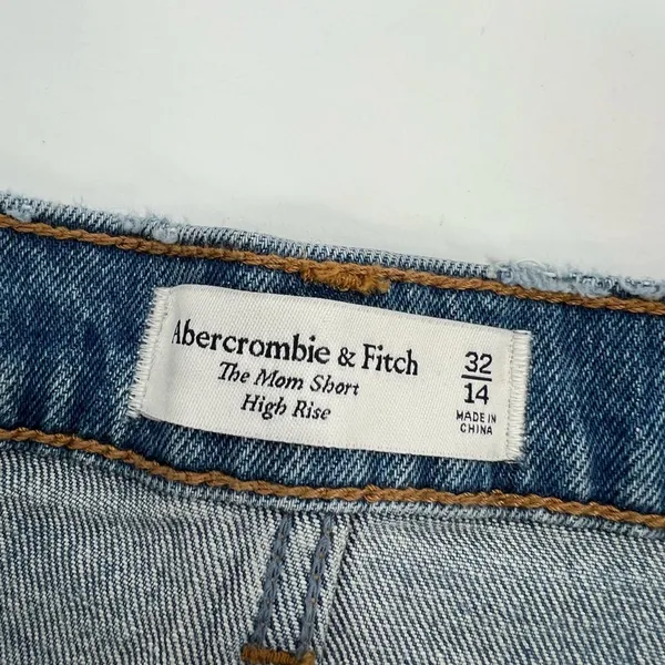NWT Abercrombie &‎ Fitch the mom short high rise denim shorts sz 32 - Image 3