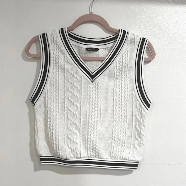 Shein Cropped Sweater Vest  NWOT - Image 2