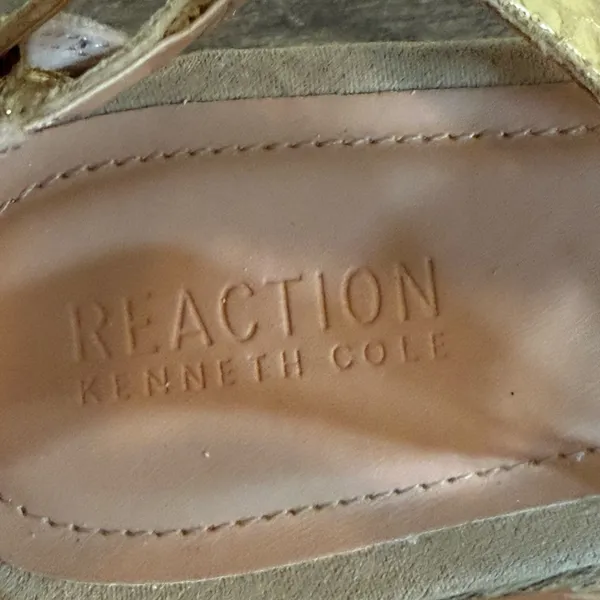 Kenneth Cole Reaction Strappy Gold Sandals Women’s Size 9 Double Buckle - Image 9