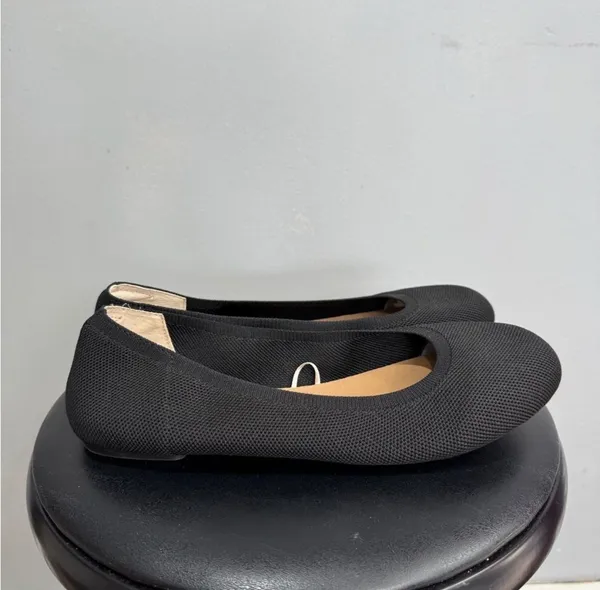 SALE! Black Amazon Brand Soft Flats Size 9.5 - Image 3