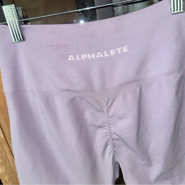 Alphalete seamless contour ultra high rise biker shorts scrunch lavender poise - Image 5