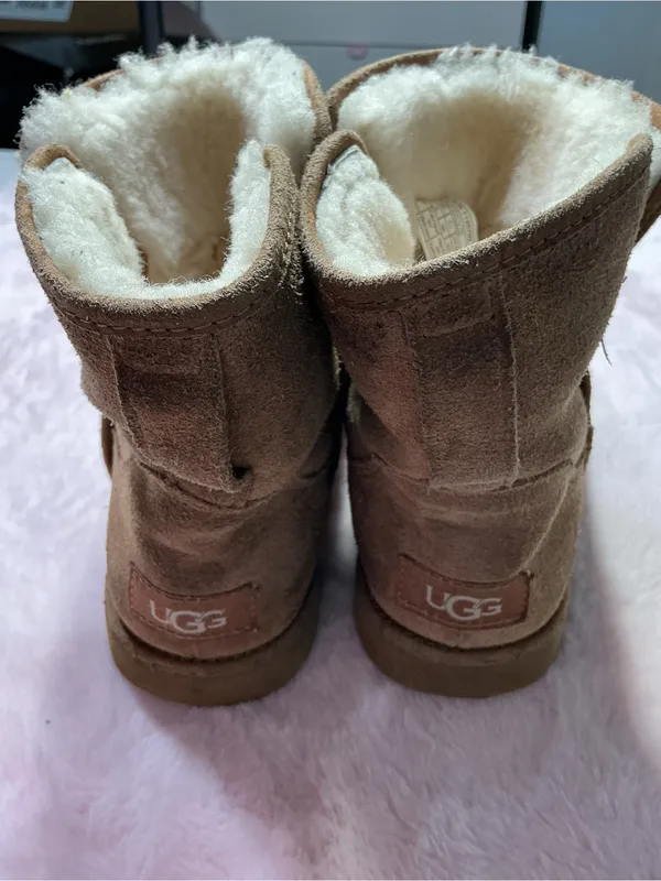 UGG Chestnut Suede Shearling-Lined Short Boots b84 - Image 3