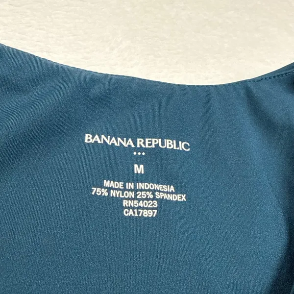 Banana Republic M Teal Blue Active High Neck Cropped Tank Top‎ Sporty - Image 3