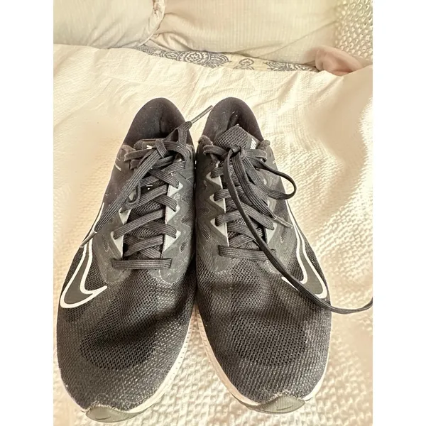 Nike quest running shoe women's 7 - Image 2