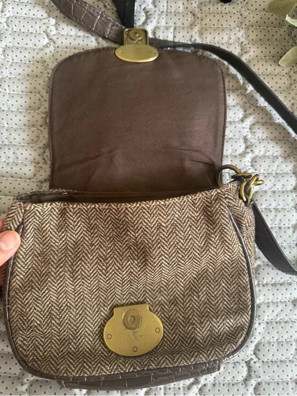 Vintage Chaps Brown and Tan Crossbody Saddle Bag with Gold-Tone Lock - Image 7
