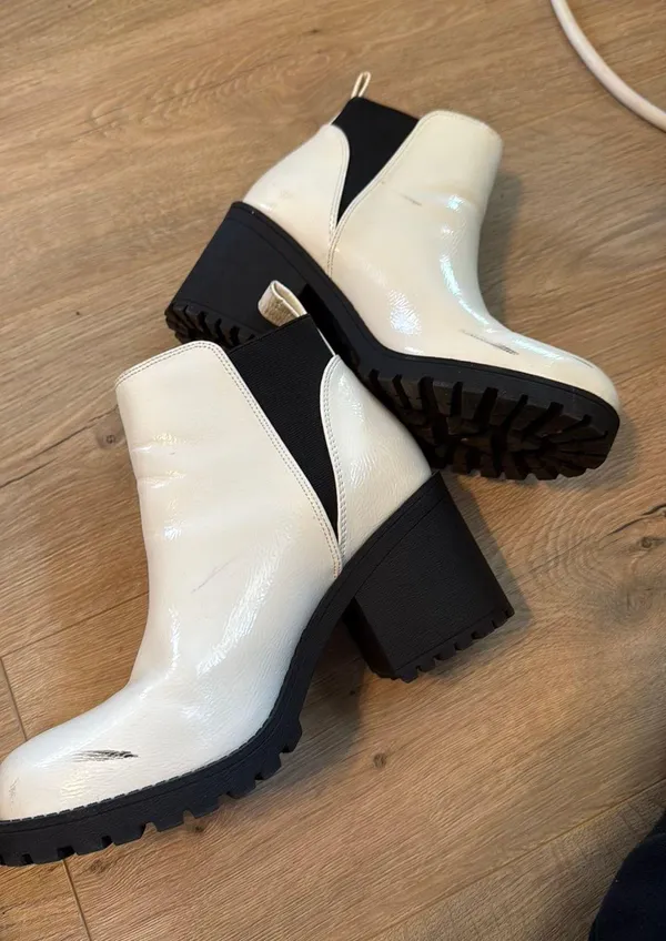 Women’s  Boots - Image 2