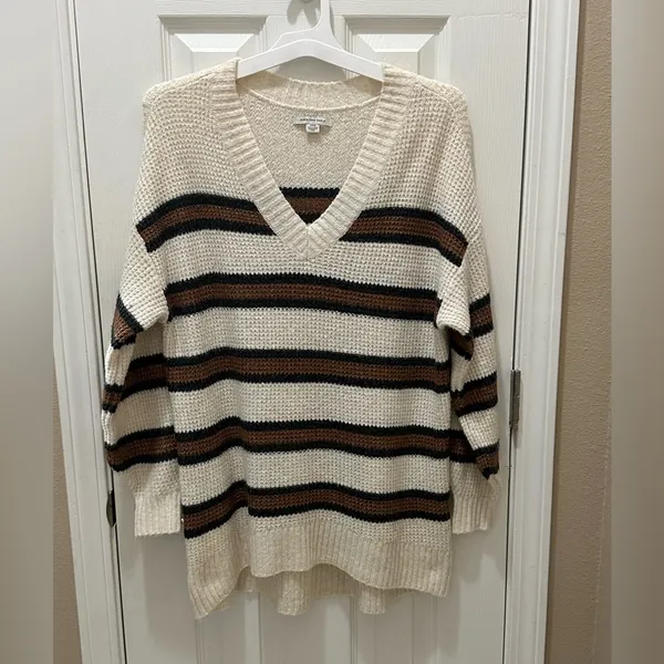 American Eagle Oversized
Dreamspun V-neck
Sweater size Small - Image 10