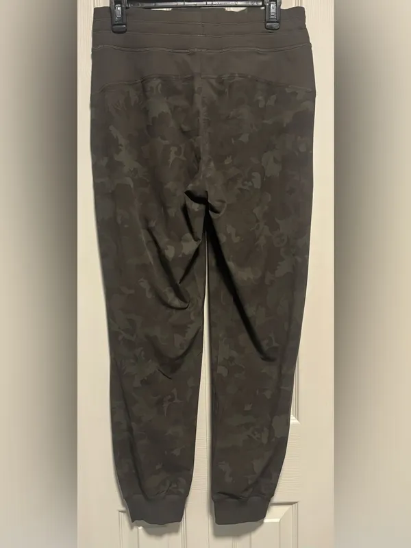 lululemon Dance Studio Mid-Rise Jogger Full Length Camo Pants Size 8 - Image 3