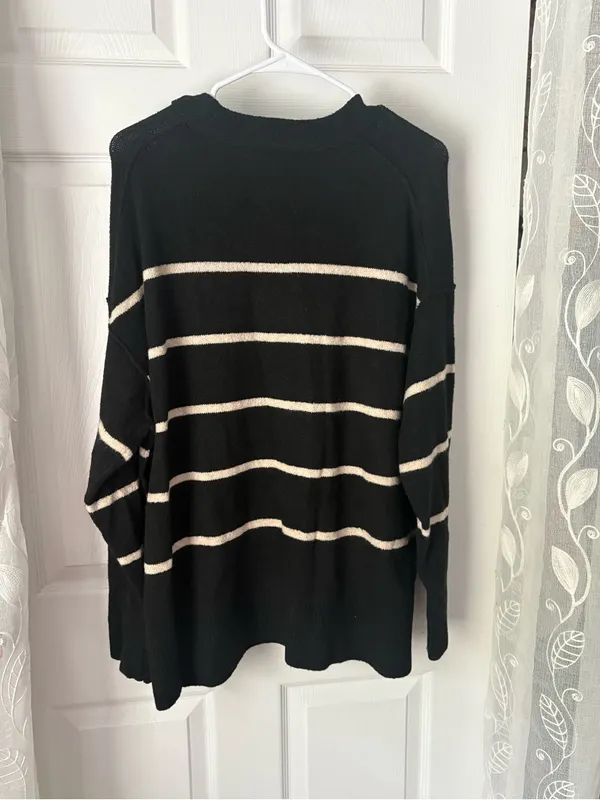 Aerie Womens Black cream Striped Crewneck Oversized Knit Sweater pullover sz M - Image 6