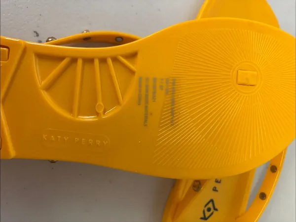 New sz 7 Katy Perry Yellow Studded Jelly Flip Flops gold smell me - Image 4