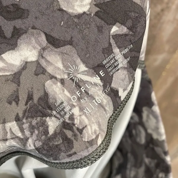 Aerie offline goals high rise 7/8 leggings, short inseam, gray floral print XL - Image 3