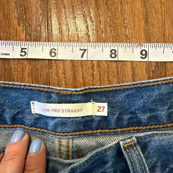 Levi’s low pro straight distressed dark wash jeans 27 - Image 10