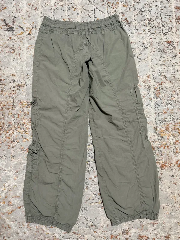 BDG Urban Outfitters baggy Y2K Cargo pants size medium - Image 3