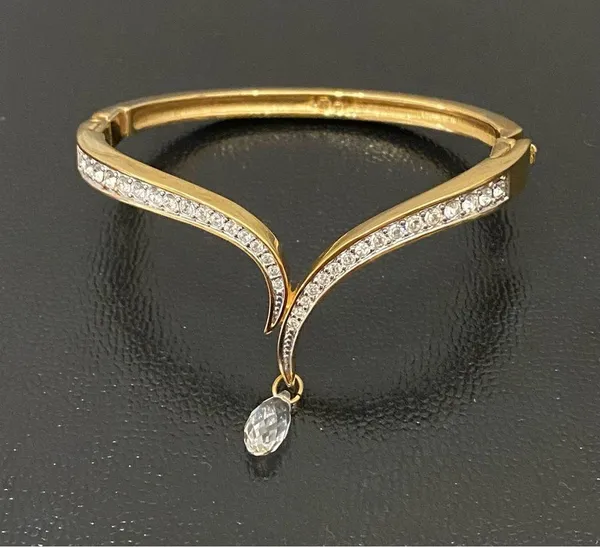 SWAROVSKI Vintage Signed Gold-tone Hinged V Bangle With Teardrop Crystal Charm - Image 11