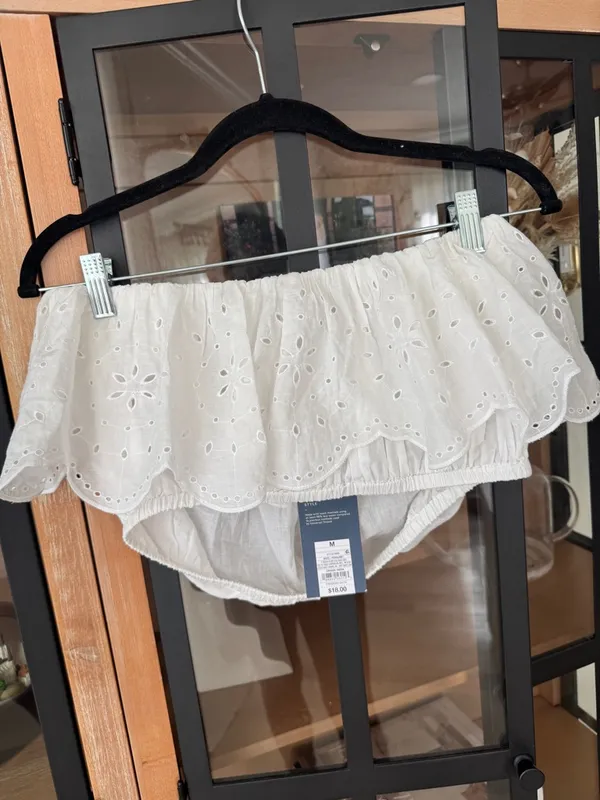 NWT eyelet cropped top Universal Thread target embroidered - Image 2