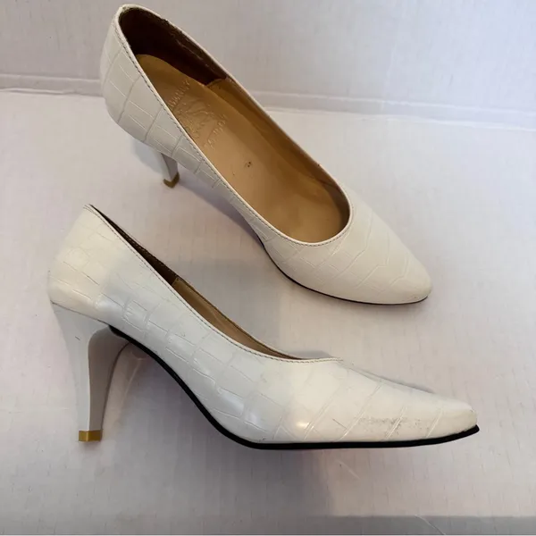 Burberry Vintage White Leather Pumps Heels Womens 5.5 Classic Preppy Luxury - Image 10