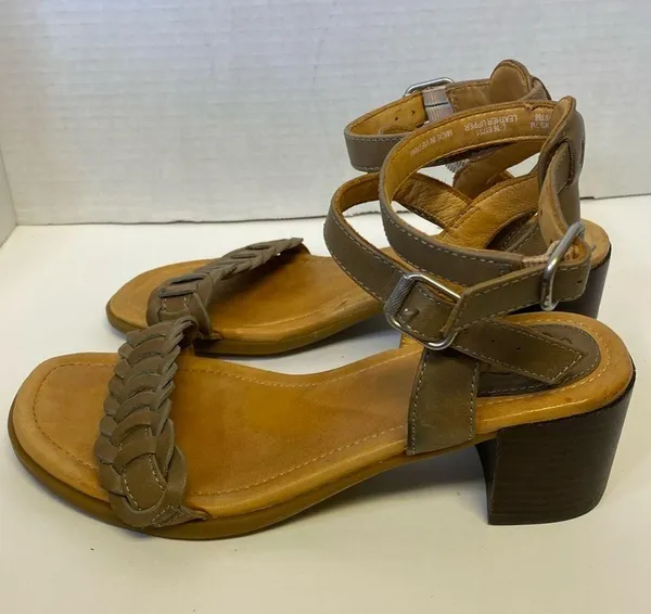 Sperry gold cup tan leather sandals size 7M - Image 2