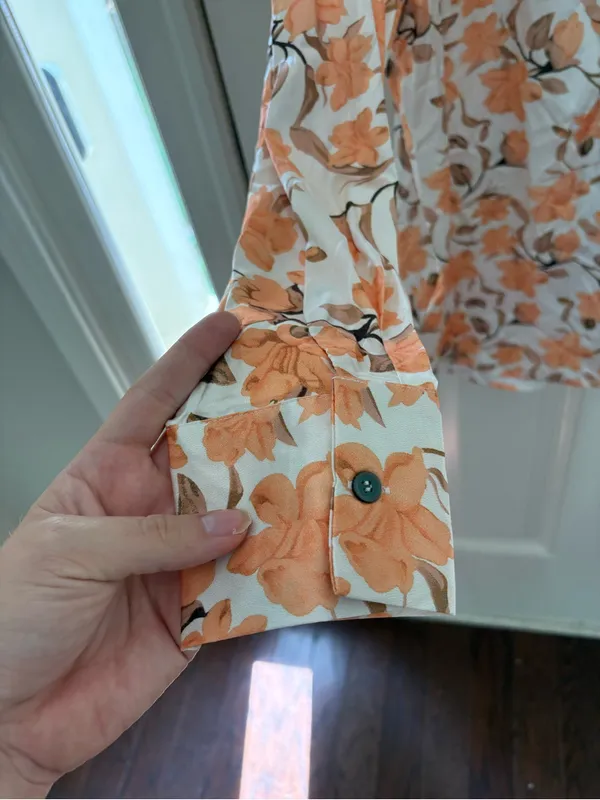 Entro Fall Floral Satin Button down Size Large - Image 4