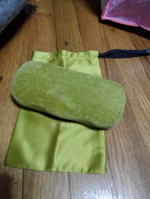 Gucci Chartreuse Velvet Sunglasses Case with Matching Dust Bag - Image 2