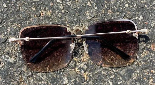 Bee charm aviator gradient shade sunglasses - Image 3