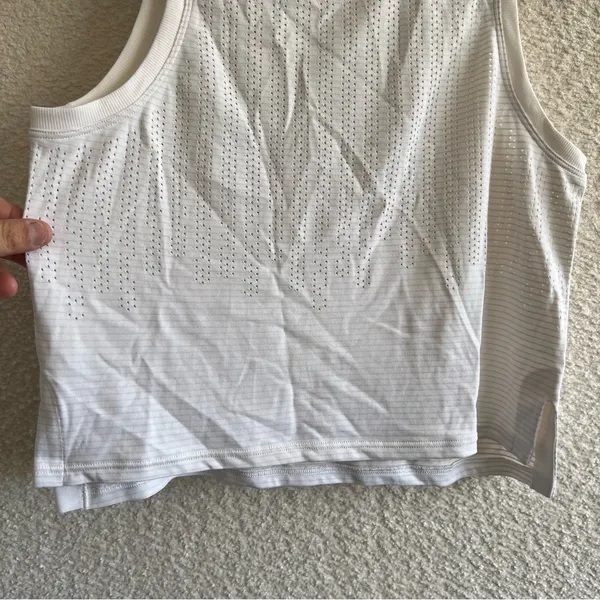 Lululemon Women’s Train‎ To Be Stripe White Tank Top Size 2 - Image 7