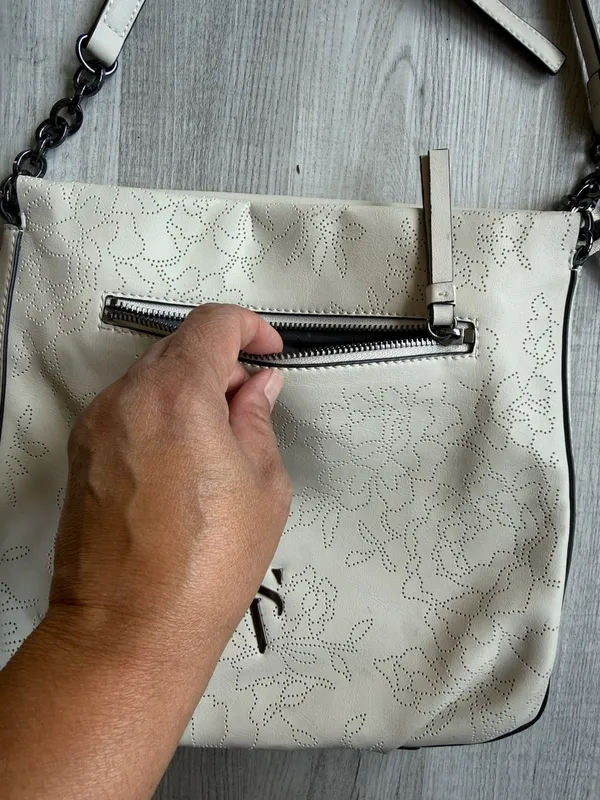 Simply Vera Vera Wang Beige Floral Embossed Crossbody Bag Neutral Purse - Image 3