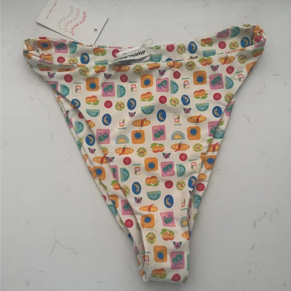 Dippin Daisys Cece Top/Besties Bottom M Bikini Set Tropical Passport Print NWT - Image 7