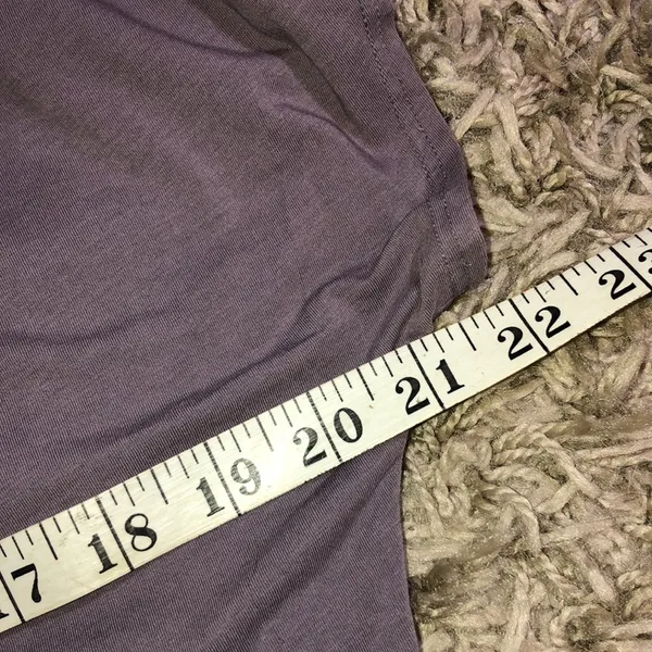 Lululemon lavender purple top slit sides active wear everyday wear size …​​ - Image 8