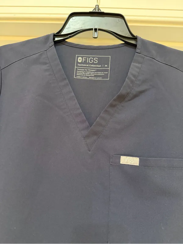 Figs Women's Grey Short Sleeve V-Neck Scrub Top Size M - Image 4