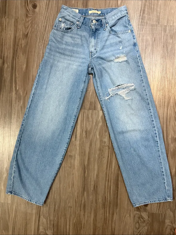 Levi’s Premium Baggy Dad Jeans 24 Fits 27x28 In the Middle Distressed $118 - Image 2