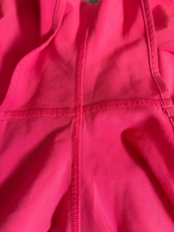 Lululemon Hotty Hot Short High Rise 2.5” Size 2 Lipgloss Pink - Image 4