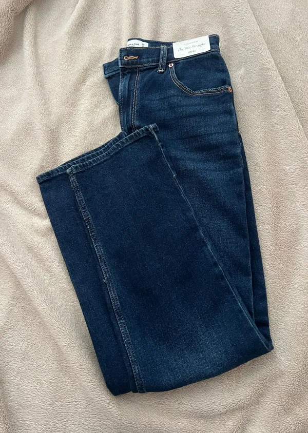 Abercrombie High-Rise 90s Straight Jeans - Image 2