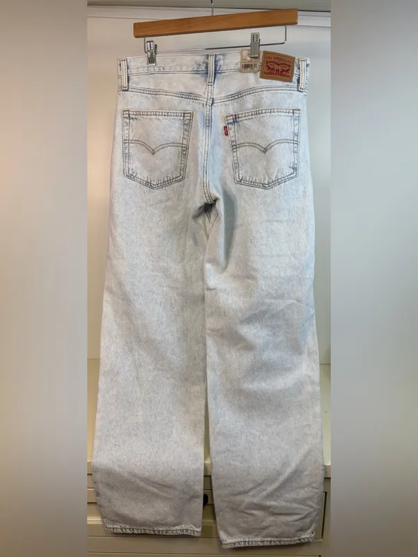 NWT Levi's 94 Baggy Straight Jeans in Light Wash Blue Sz 29 - Image 6