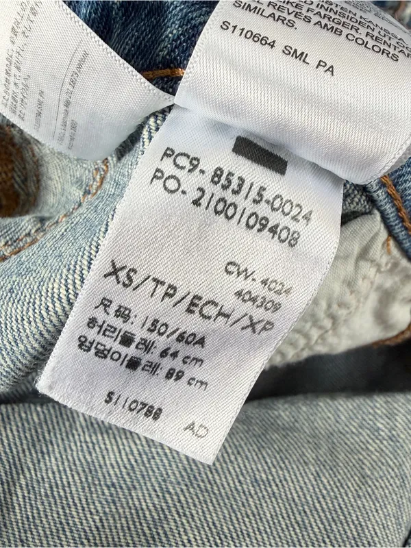 Levi’s Women’s Vintage Jeans Cotton Denim Overalls in Medium Wash XS - Image 11