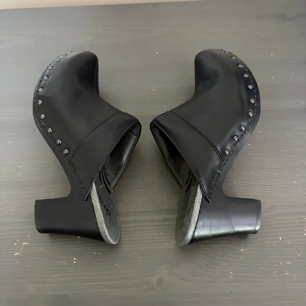 Dansko Clogs Mules 38 Black Leather Studded Chunky Heel Retro Comfort Boho - Image 2