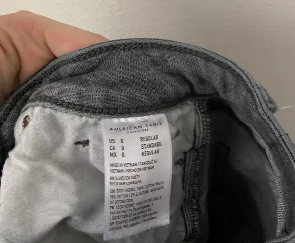 American Eagle mom jeans style Jeans - Image 3