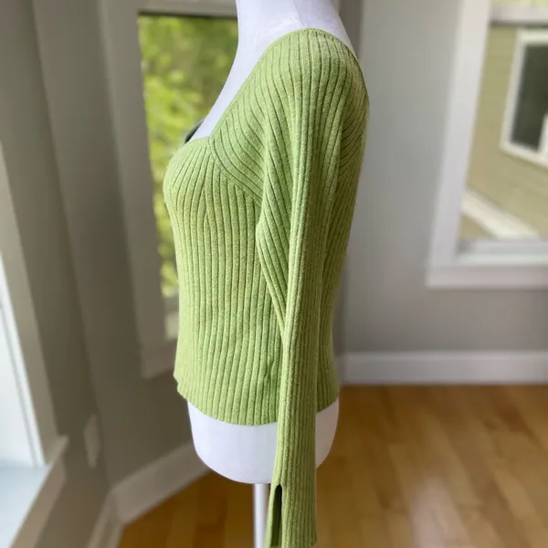 Wild Fable Light Heather Green Sweatheart Neckline Ribbed Cropped Sweater Sz L - Image 2