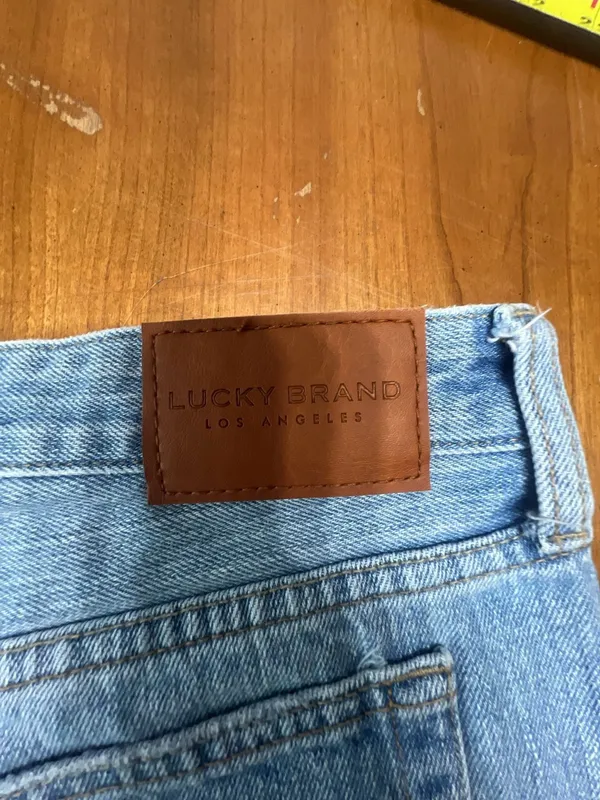 Lucky Brand Women's Distressed Raw Hem Denim Boyfriend Shorts Size 6/28 - Image 7