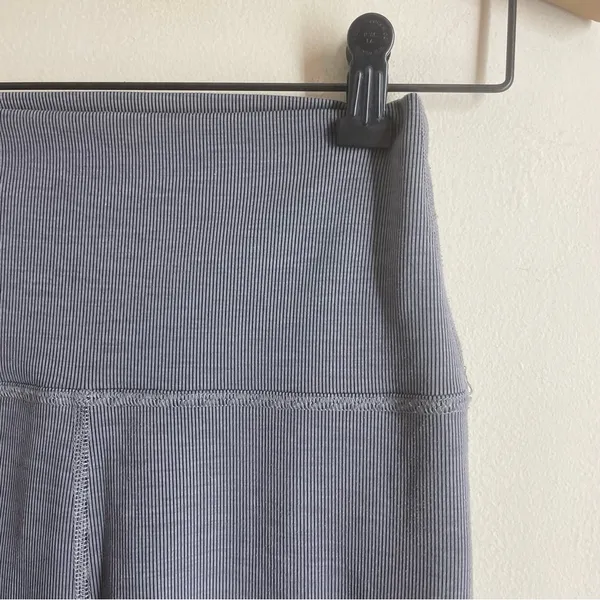 Beyond Yoga Ribbed High Rise Leggings Gray size M *flaw* - Image 3