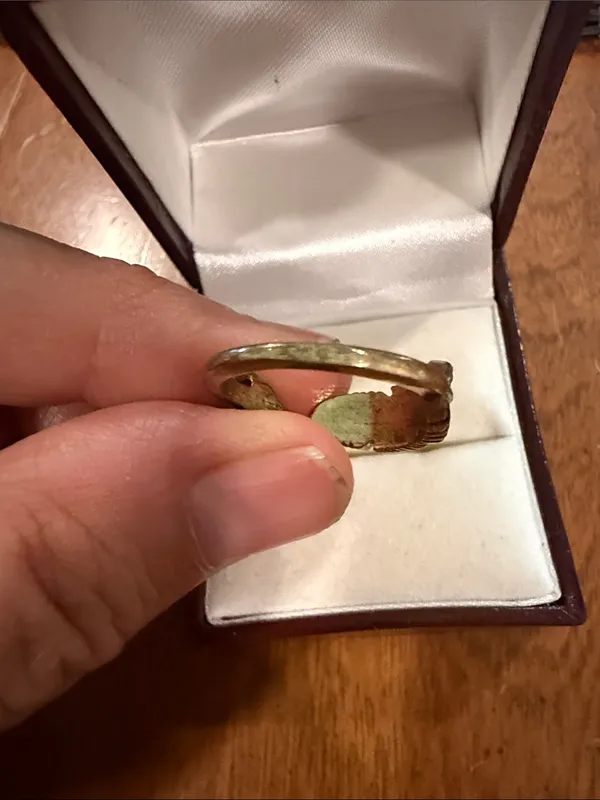 Vintage Adjustable Gold Tone Leaf and Turquoise Cabochon Ring - Image 6