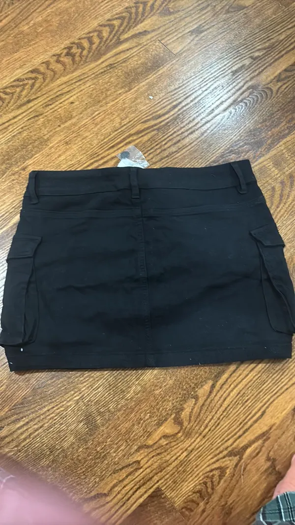 black cargo skirt - Image 2