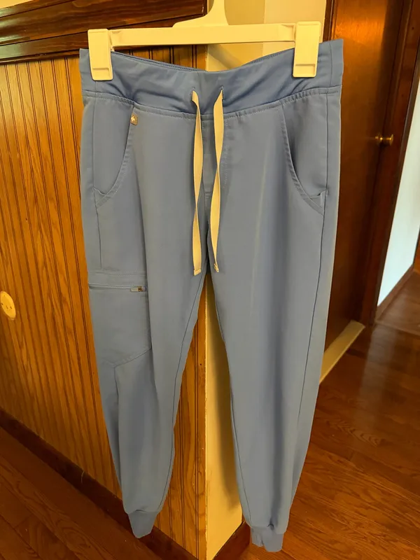 FIGS Scrub Set - Image 5