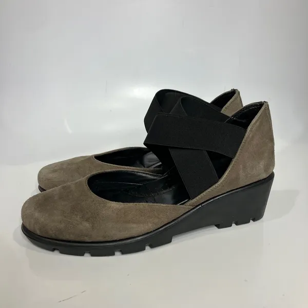 The Flexx wedge suede shoes taupe‎ women’s size 6.5 business casual - Image 4