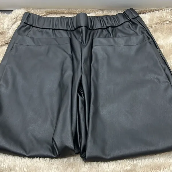 A New Day black polyurethane elastic waistband cropped pants XL - Image 3